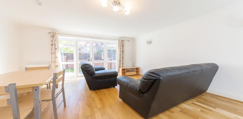 			2 Bedroom, 1 bath, 1 reception Flat			 Heathfield Park, WILLESDEN GREEN